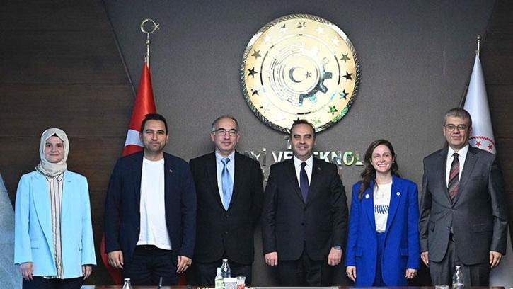 Bakan Kacır, Türk akademisyenlerin uluslararası başarısına tebrik etti