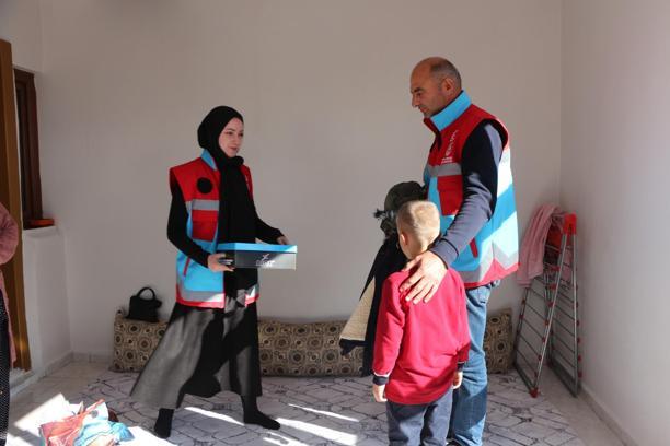 Karlıova’da engelli bireyler evlerinde ziyaret edildi