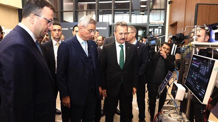 ASELSAN tarafından geliştirilen 'mobil dijital röntgen' cihazı Sağlık Bakanlığı'na teslim edildi