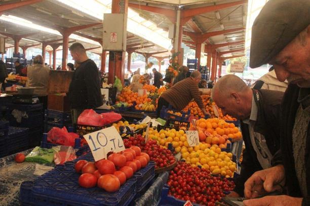 Çanakkale domatesinin fiyatı sağanağın ardından 10 TL'ye düştü
