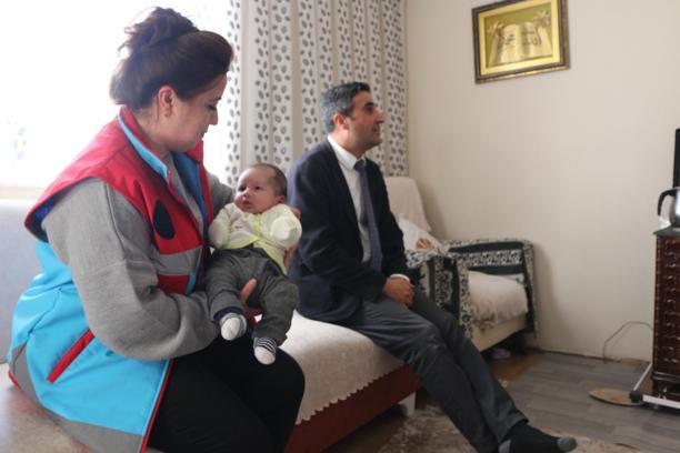 Karlıova’da yeni doğan bebeklere ‘Hoş geldin’ ziyareti