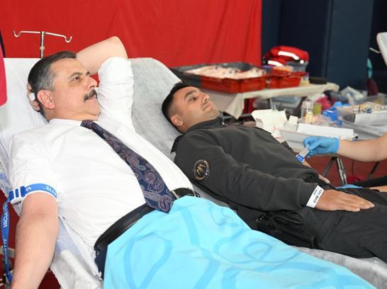 Öğrenci polisler kan ve kök hücre bağışladı