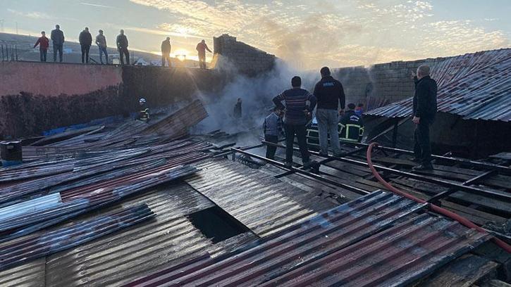 Bitlis'te sanayi sitesinde korkutan yangın