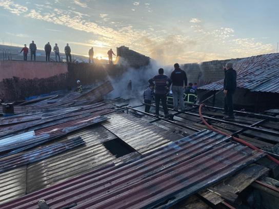 Bitlis'te sanayi sitesinde korkutan yangın