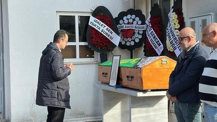 Üniversitede 2'nci kattan düşen büro personeli Selda, son yolculuğuna uğurlandı