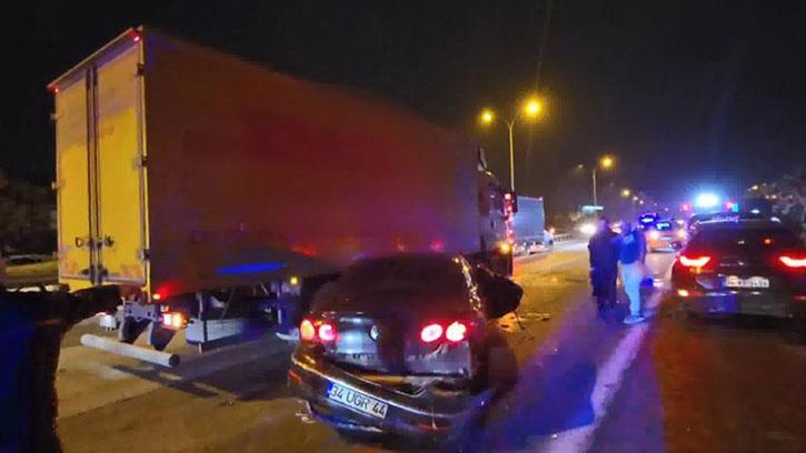 Sultanbeyli TEM Otoyolu’nda cipe çarpıp kaçan otomobil sürücüsü zincirleme kazaya neden oldu: 2 yaralı