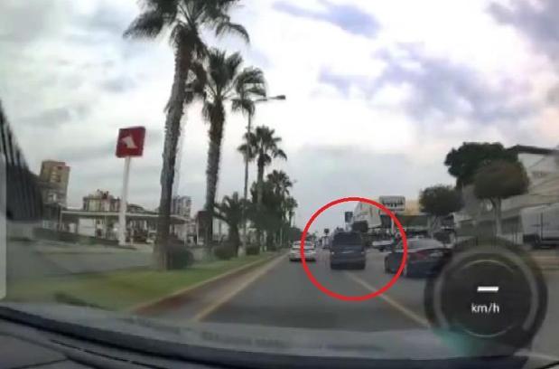 Hafif ticari araçla makas atan sürücü gözaltına alındı