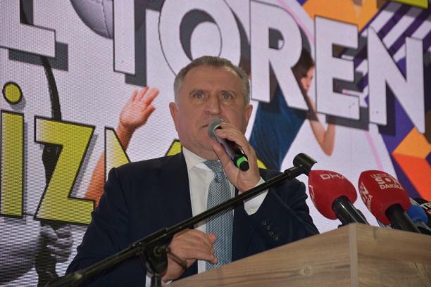 Bakan Bak: İzmir'den yeni şampiyonlar istiyoruz