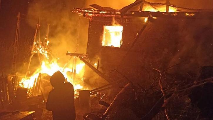 Evde çıkan yangın, okul lojmanına sıçradı