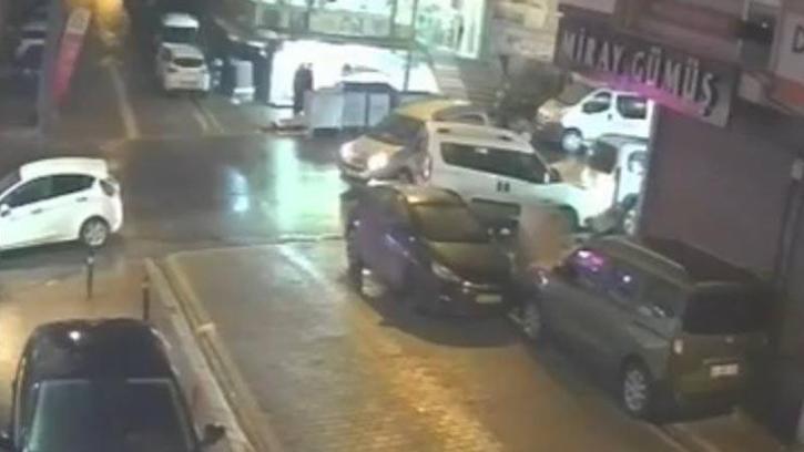 Esenyurt'ta kazayı engellemek için sürücüsünün manevra yaptığı hafif ticari araç yayaya çarptı