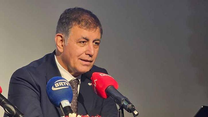 İzmir Büyükşehir Belediye Başkanı Tugay'dan ‘çıplak ayaklı’ eylem açıklaması