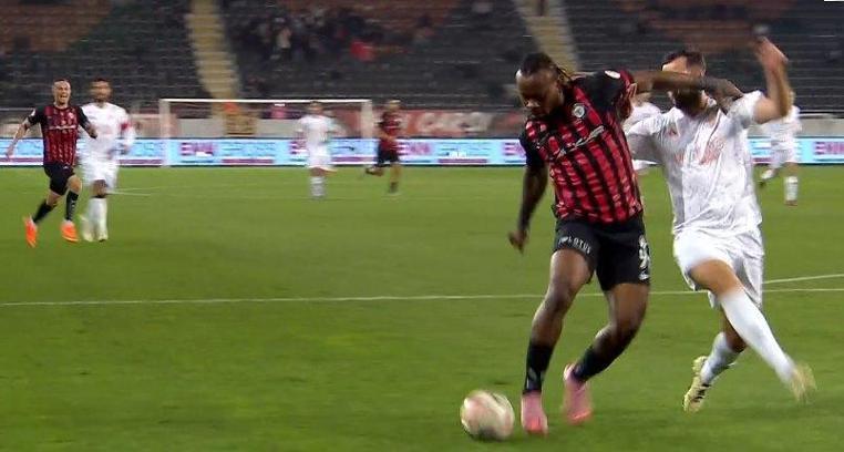 Arca Çorum FK. - Atko Grup Pendikspor: 2 - 0