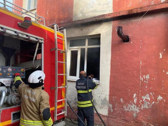 Altınözü’nde çıkan yangınlar söndürüldü