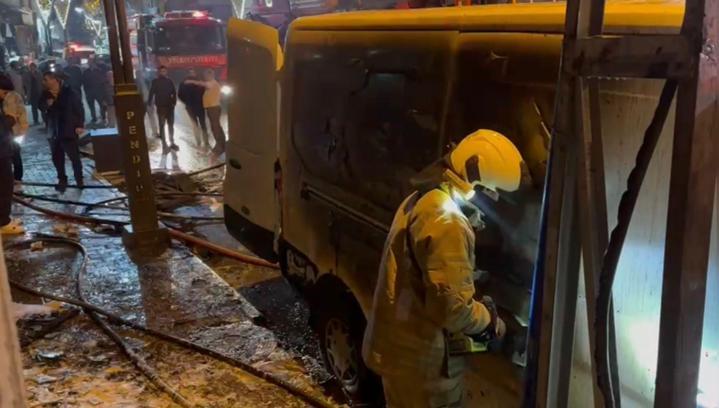 Pendik’te tekstil atölyesinde çıkan yangın söndürüldü