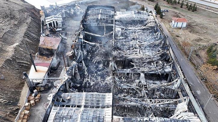 Kimya fabrikasındaki yangın madeni yağ bölümünden çıkmış