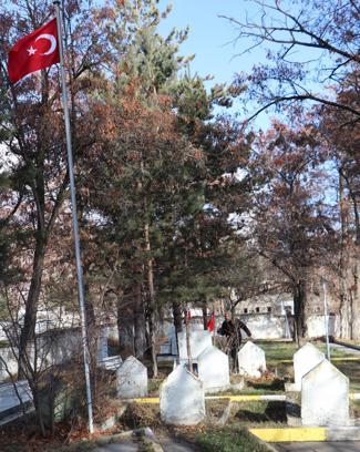 63 yıl önce şehit olan babası için 7 isimsiz mezarda DNA testi talebinde bulundu