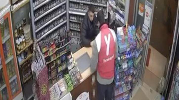 Avcılar’da markette parasını düşüren kuryeyi sosyal medya sayesinde buldu