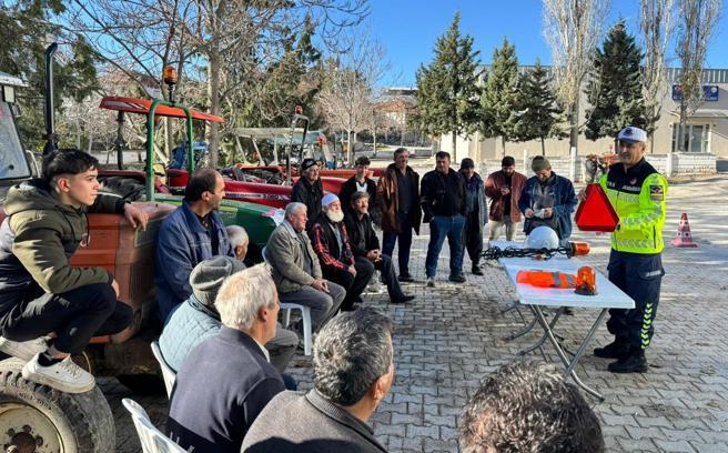Traktör ve motosiklet sürücülerine trafik güvenliği eğitimi