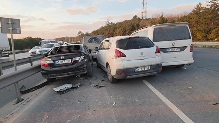 Arnavutköy'de zincirleme kaza: 2 yaralı