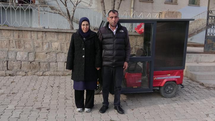 DHA haber yapmıştı; görme engelli eşini iş yerine götüren kadının isteği gerçek oldu