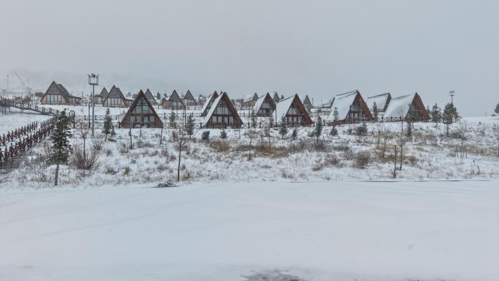 Yıldız Dağı, kar yağışıyla beyaza büründü