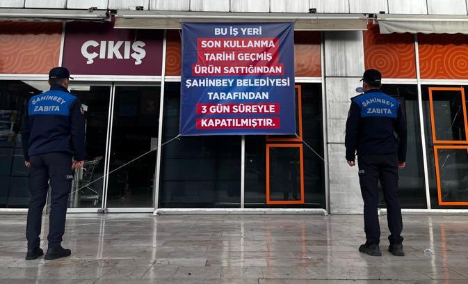 Gaziantep’te tarihi geçmiş ürün satan zincir markete kapatma cezası