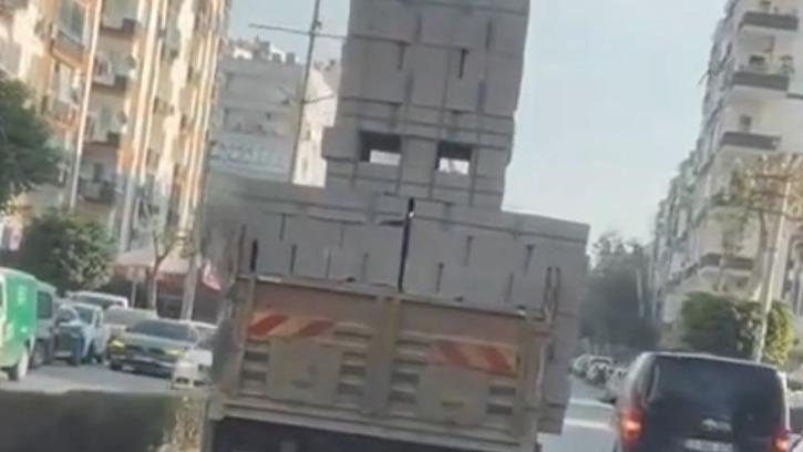 Trafiği tehlikeye düşüren sürücüye para cezası kesildi, ehliyetine el konuldu