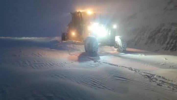 Siirt’te kar yağışı nedeniyle 15 köy yolu ulaşıma kapandı