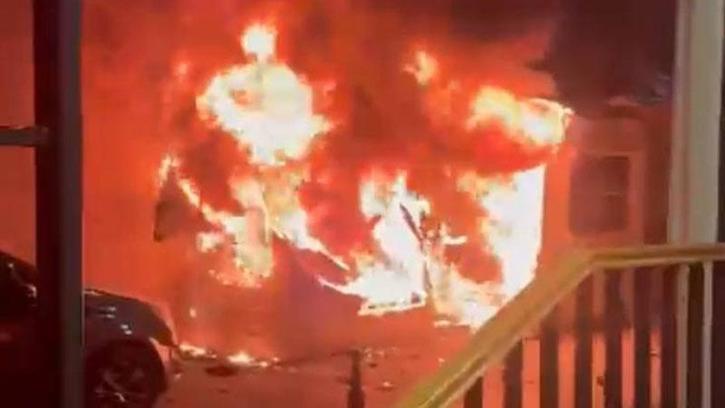 Fatih'te cami girişindeki güvenlik kulübesinde çıkan yangın söndürüldü