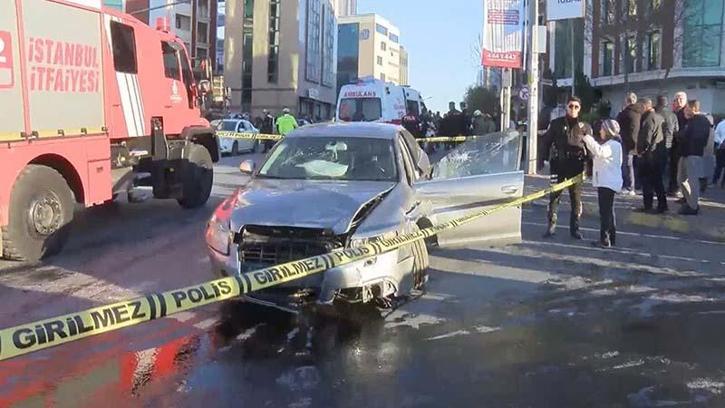 Şişli'de otomobil yayalara çarptı; 5 yaralı