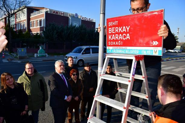 Şehit Astsubay Berkay Karaca’nın ismi yaşadığı sokağa ve durağa verildi
