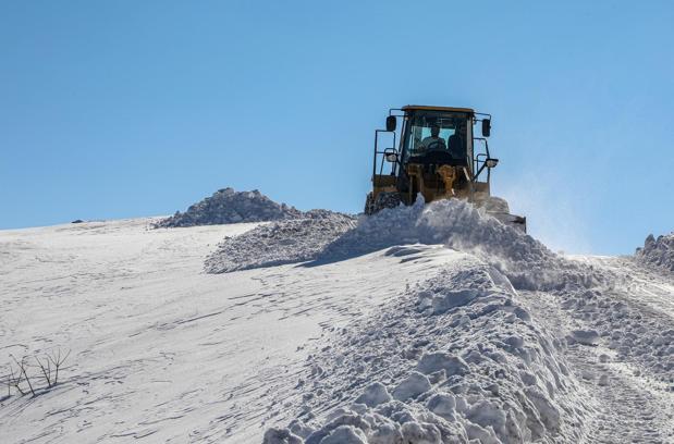 Van'da kardan kapanan 90 yerleşim yerinden 78'inin yolu ulaşıma açıldı
