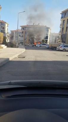 Elazığ’da park halindeki otomobil yandı