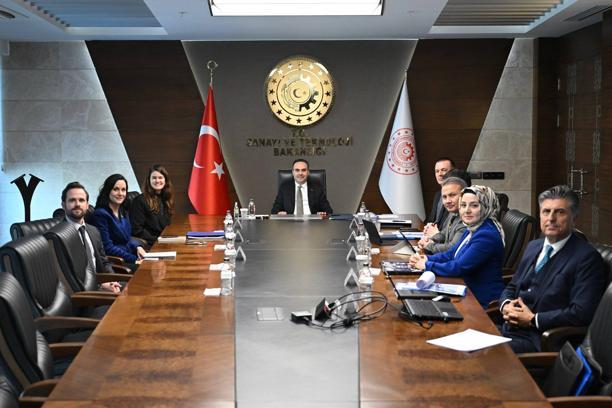 Bakan Kacır, NASA Başkan Yardımcısı Swails ile bir araya geldi