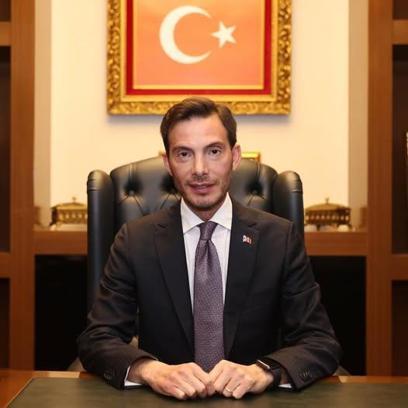 Başkanın makam odasından çıkan dinleme cihazındaki sim kart, cihazı bulan kişinin üstüne kayıtlı çıktı