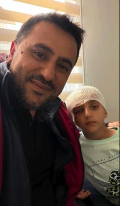 Vücudunun bir kısmı toprağa gömülü bulunan Amir, okulunu ve arkadaşlarını özlemiş