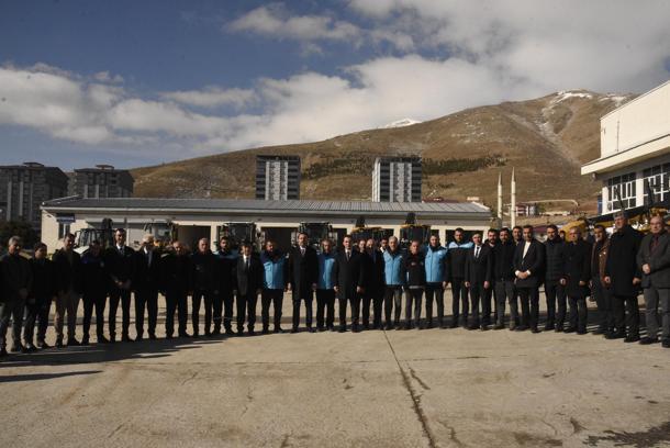Bitlis’te karla mücadele ekipleri kışa hazır
