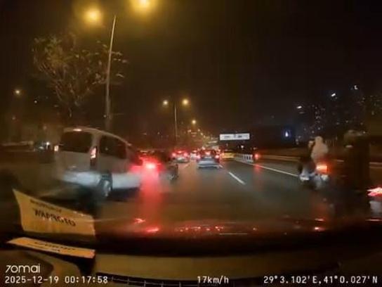 İstanbul - Üsküdar'da 7 aracın karıştığı zincirleme kaza kamerada