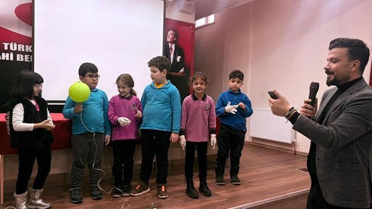 Yazar Gönen, mezun olduğu ilkokulda öğrencilerle buluştu