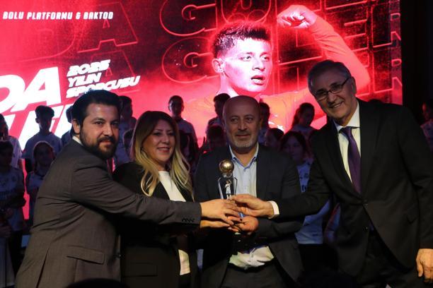 Yılın sporcusu ödülünü alan Arda Güler’in annesi ve ablasından sevinç gözyaşı