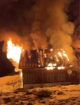 Yayla evi alev alev yandı