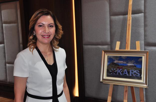 Üniversiteli Pınar, Kars'ı tanıtan rölyef sergisinin gelirini lösemili çocuklara bağışlayacak