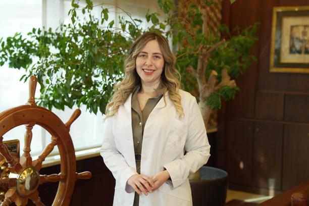 'Makyaj, hormonlar ve beslenme yetişkinlerde akne alarmı veriyor'