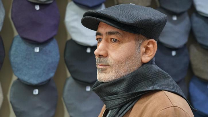 Elazığ’ın 8 köşe şapkasını 26 yıldır üretiyor; geleneğin sürmesini istiyor