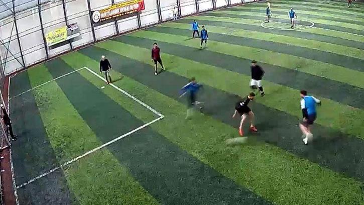 Halı sahada kalp krizi geçirip öldü