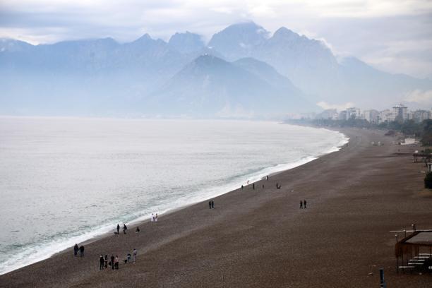 Antalya’da beklenen yağmur etkili oldu