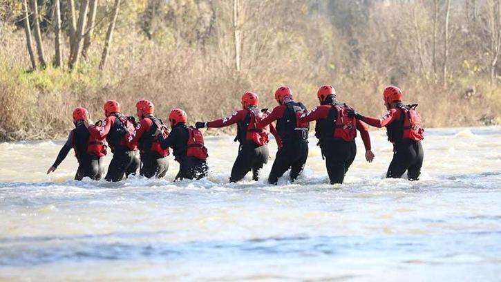 Arama kurtarma ekiplerinden çayda sel tatbikatı