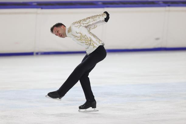 Şampiyon buz patenci spora başladığı pistte jübilesini yaptı