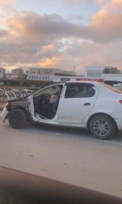 İstanbul - Başakşehir'de kapısı olmayan otomobille trafikte seyreden sürücü kamerada