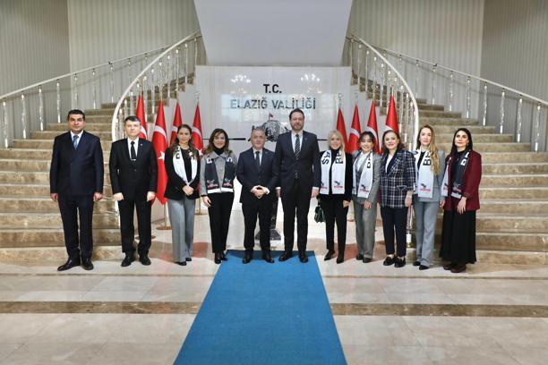 Beşiktaş heyeti, Elazığ’da ‘İyiliğe kanat aç’ projesiyle öğrencilerle buluştu